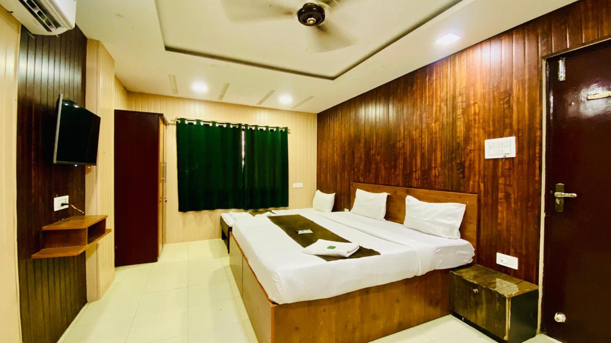 Ivanna Hotel 3*
